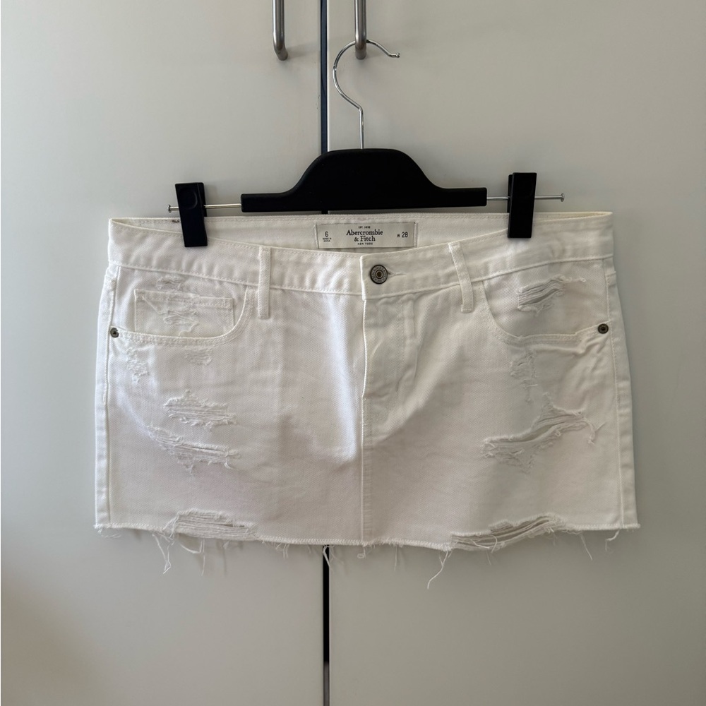 Abercrombie & Fitch White Distressed Denim Mini Skirt - Size 28